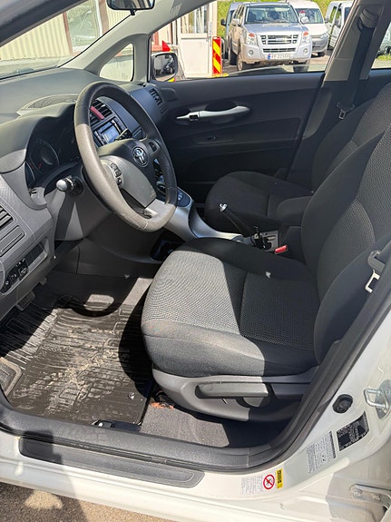 Toyota Auris 19 of 30