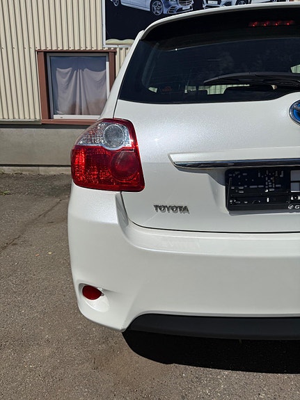 Toyota Auris 8 of 30