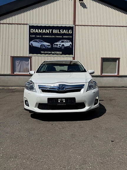 Toyota Auris 2 of 30