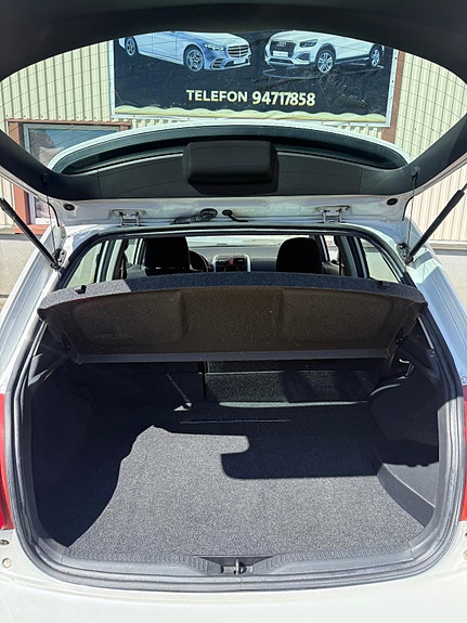 Toyota Auris 9 of 30