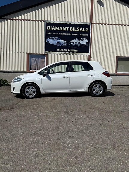 Toyota Auris 5 of 30