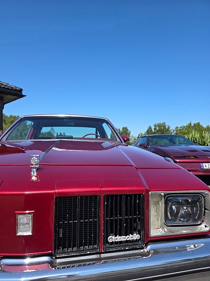Oldsmobile Cutlass 3 of 5