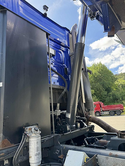 Mercedes-Benz Arocs 2658K 6X4/33 Med Henger tilleg i pris 149.000.- vektavlesning alle aksler, Sørlingdumper, mirrorcam, kjøleskap, 1 seng 12 of 29