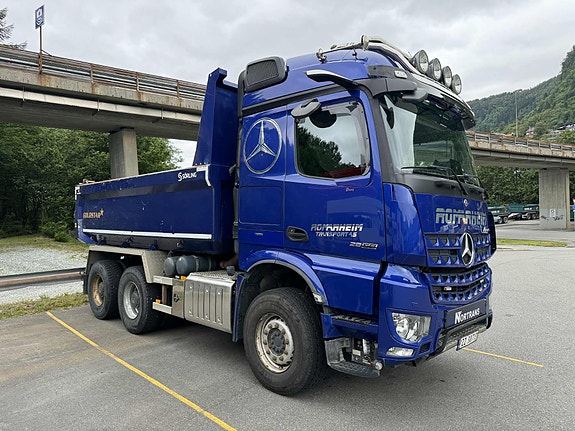 Mercedes-Benz Arocs 2658K 6X4/33 Med Henger tilleg i pris 149.000.- vektavlesning alle aksler, Sørlingdumper, mirrorcam, kjøleskap, 1 seng 3 of 5