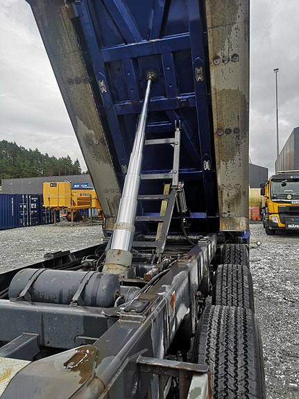 Mercedes-Benz Arocs 2658K 6X4/33 Med Henger tilleg i pris 149.000.- vektavlesning alle aksler, Sørlingdumper, mirrorcam, kjøleskap, 1 seng 24 of 29