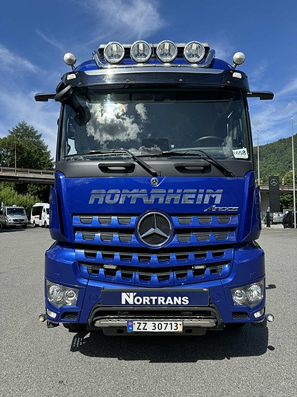 Mercedes-Benz Arocs 2658K 6X4/33 Med Henger tilleg i pris 149.000.- vektavlesning alle aksler, Sørlingdumper, mirrorcam, kjøleskap, 1 seng 2 of 5