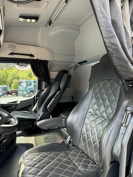 Mercedes-Benz Arocs 2658K 6X4/33 Med Henger tilleg i pris 149.000.- vektavlesning alle aksler, Sørlingdumper, mirrorcam, kjøleskap, 1 seng 15 of 29