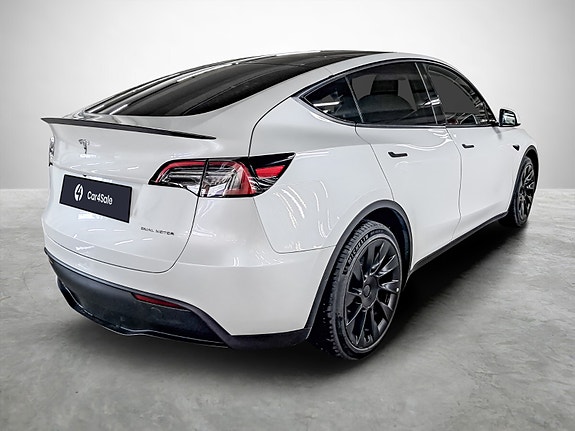 Tesla Model Y 5 of 5