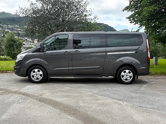 Ford Tourneo Custom 3 of 5