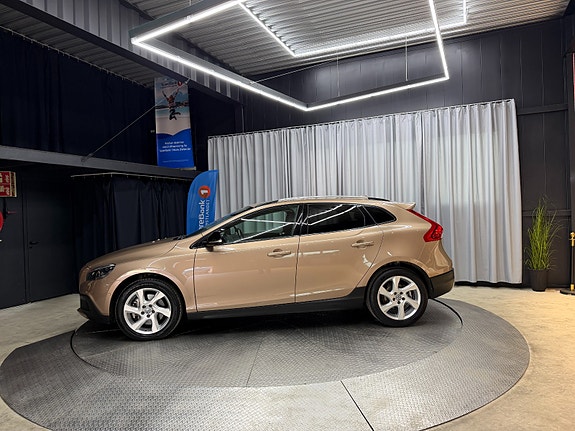 Volvo V40 Cross Country 3 of 5
