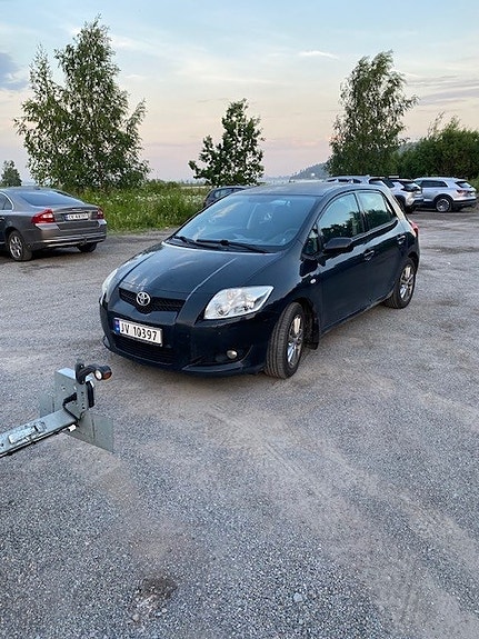 Toyota Auris 4 of 5