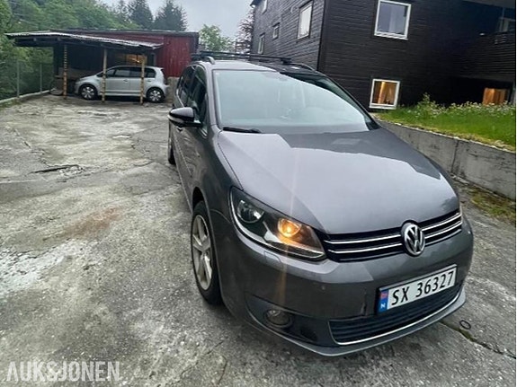 Volkswagen Touran 3 of 5