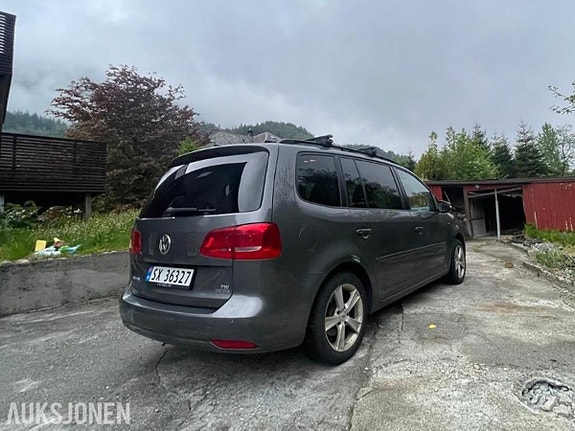 Volkswagen Touran 5 of 5