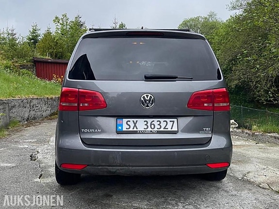 Volkswagen Touran 4 of 5