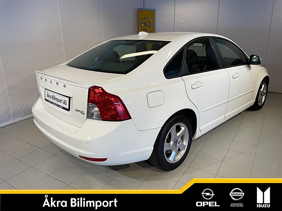 Volvo S40 2 of 5