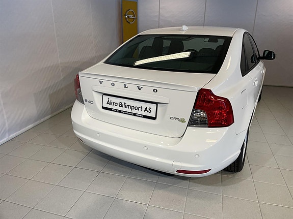 Volvo S40 4 of 5