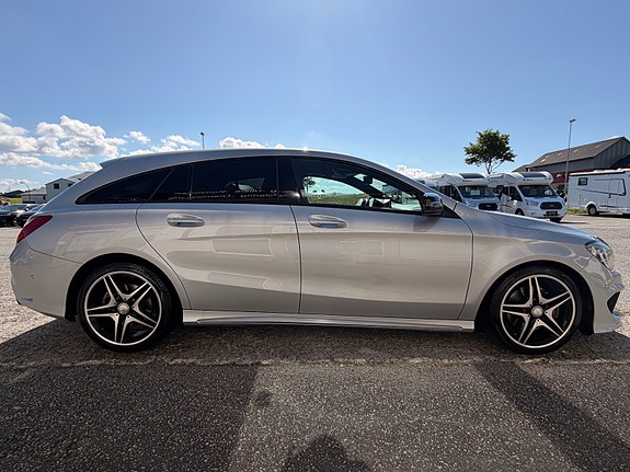 Mercedes-Benz CLA250 4 of 5