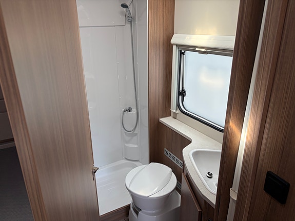 Knaus w08 650 8 of 14