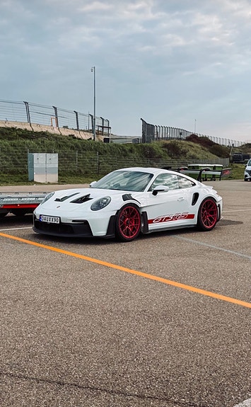 Porsche 911 GT3 RS 28 of 30