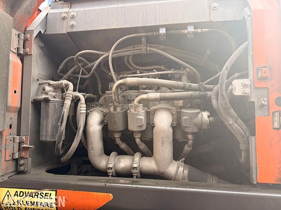 Hitachi Hitachi ZX350LC-6 beltegraver - 6.799 timer m/ graveskuffe 18 of 30