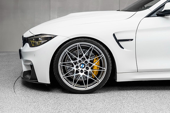 BMW M4 5 of 5