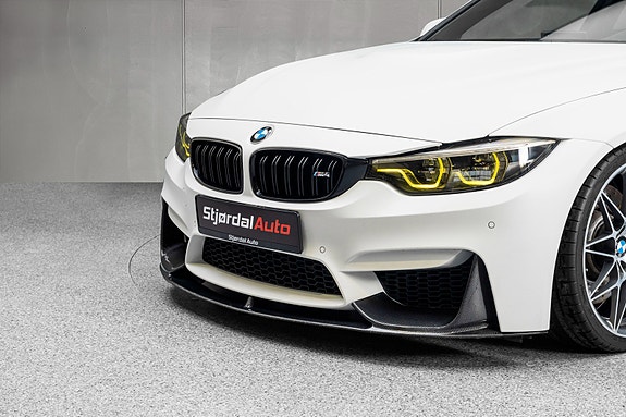BMW M4 3 of 5