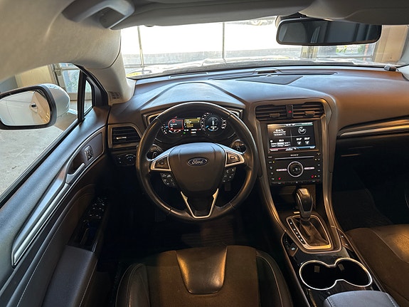 Ford Mondeo 14 of 26