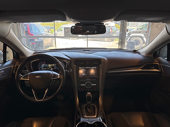 Ford Mondeo 13 of 26