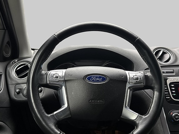 Ford Mondeo 15 of 26