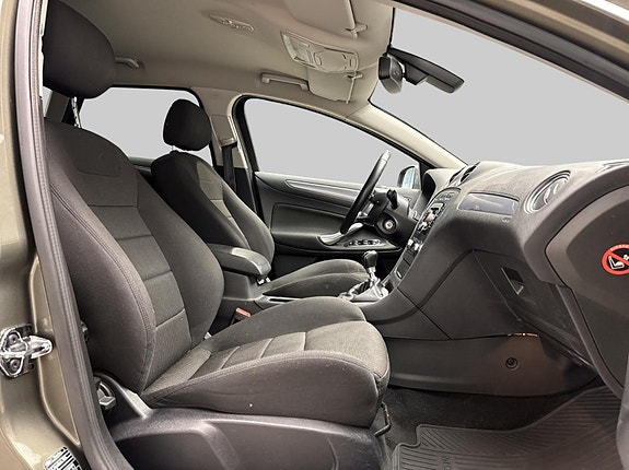 Ford Mondeo 12 of 26