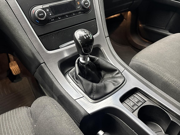Ford Mondeo 17 of 26