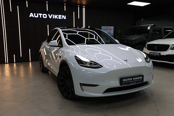 Tesla Model Y 2 of 5