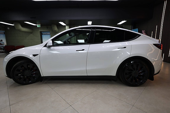 Tesla Model Y 5 of 5