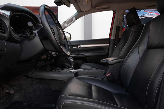 Toyota HiLux 21 of 30