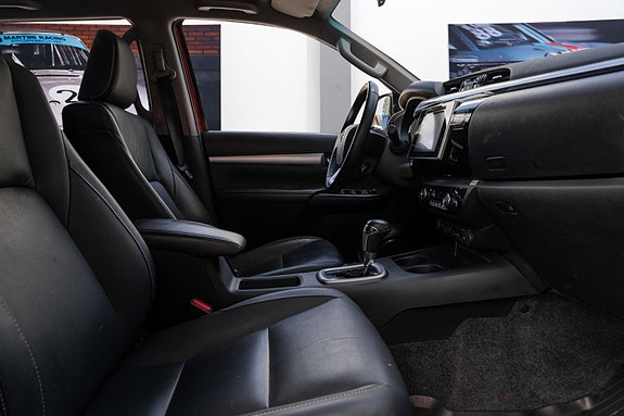 Toyota HiLux 20 of 30
