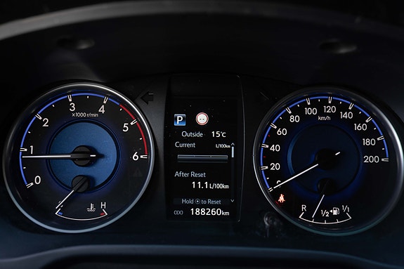 Toyota HiLux 25 of 30
