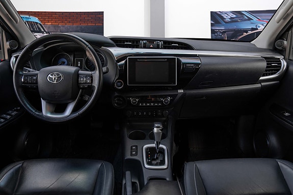Toyota HiLux 18 of 30