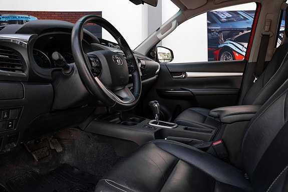 Toyota HiLux 22 of 30