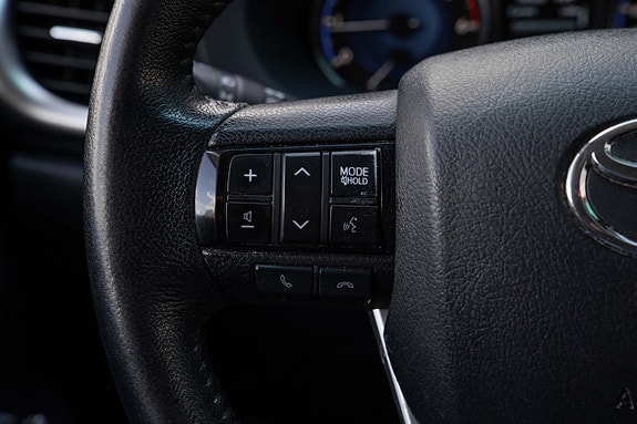Toyota HiLux 26 of 30