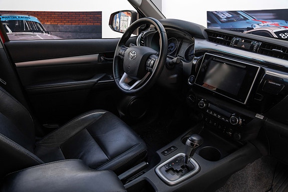 Toyota HiLux 19 of 30
