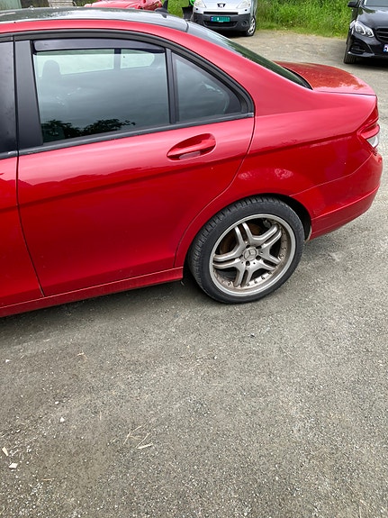 Mercedes-Benz C180 3 of 5