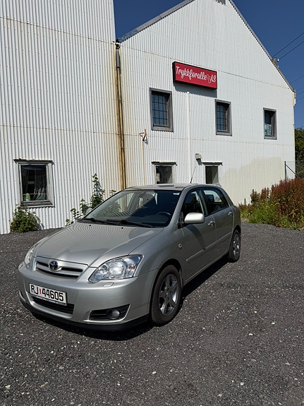 Toyota Corolla 4 of 5