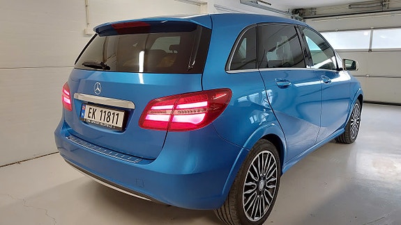Mercedes-Benz B250 2 of 5