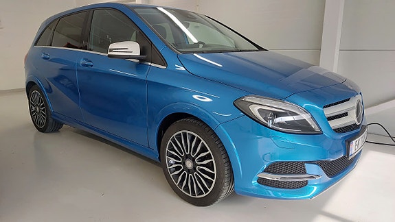 Mercedes-Benz B250 4 of 5