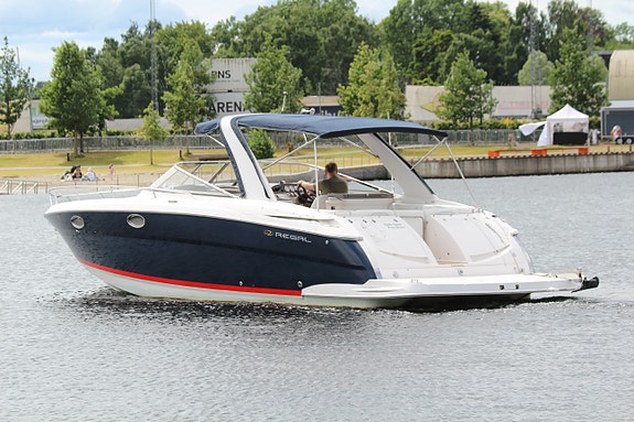 MEGET VAKKER KVALITETSBÅT:  Regal 3350 - GI BUD 2 of 5