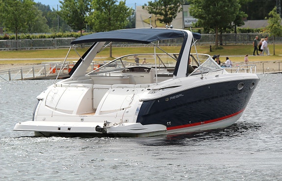 MEGET VAKKER KVALITETSBÅT:  Regal 3350 - GI BUD 5 of 5