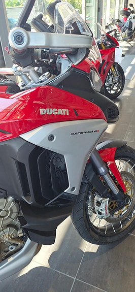 Ducati Multistrada V4 4 of 5
