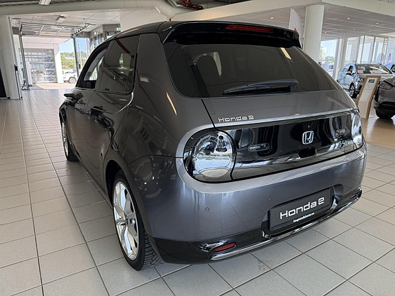 Honda e 3 of 5