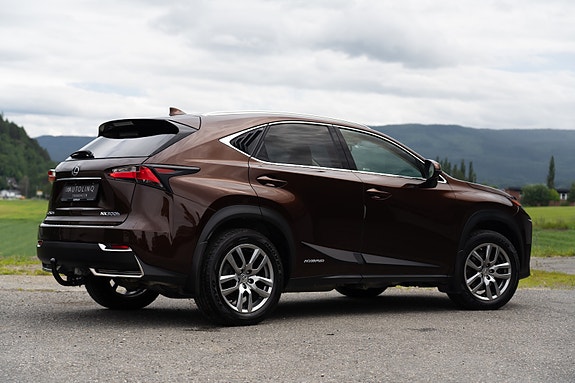 Lexus NX300h 3 of 5