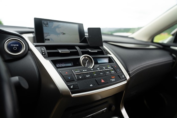Lexus NX300h 21 of 25